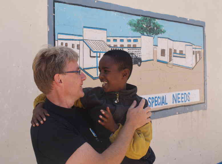 Torben foran 'Hargeisa School for Special Needs'